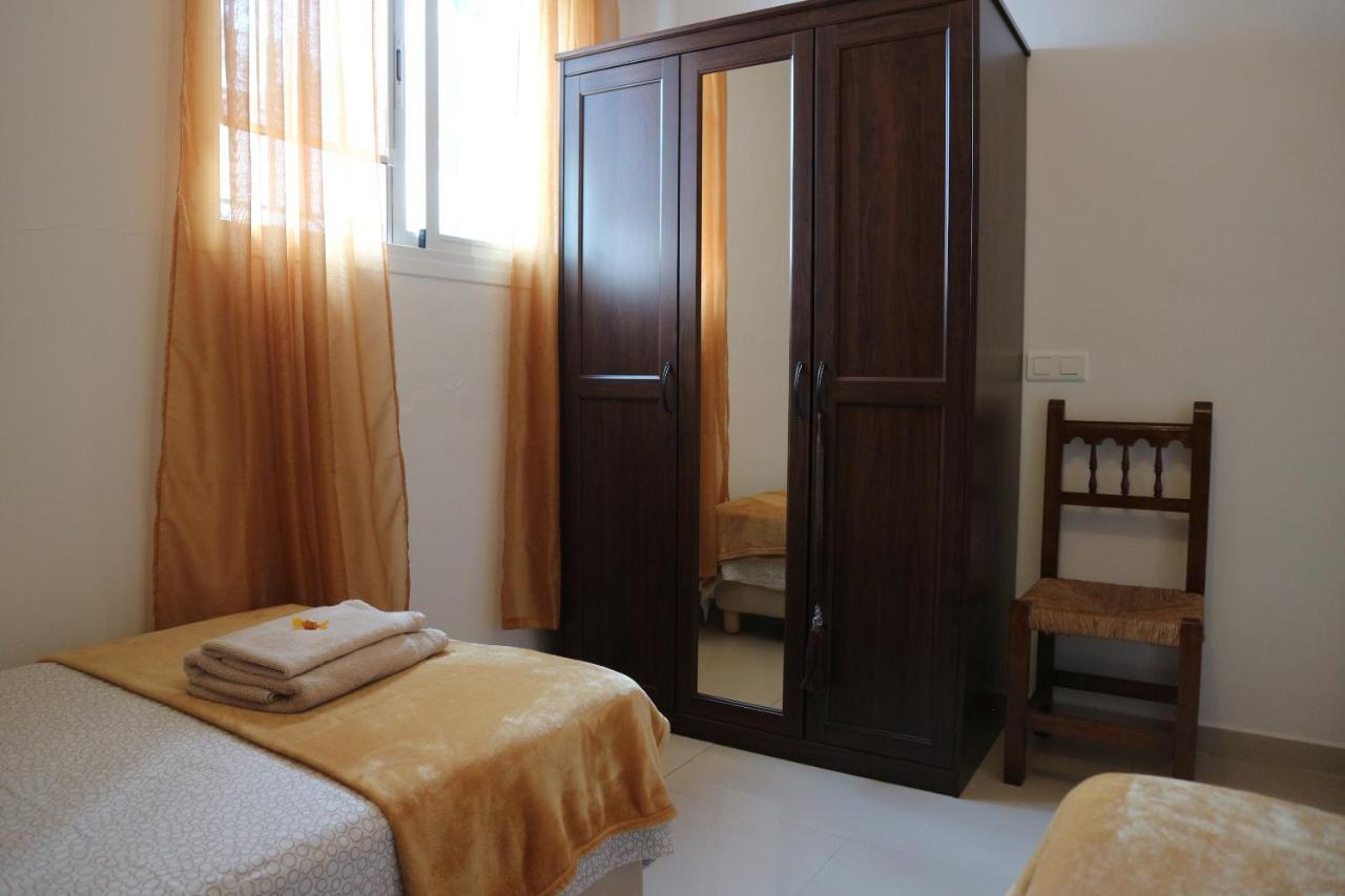 Chambre Double ou Lits Jumeaux avec Salle de Bains Commune